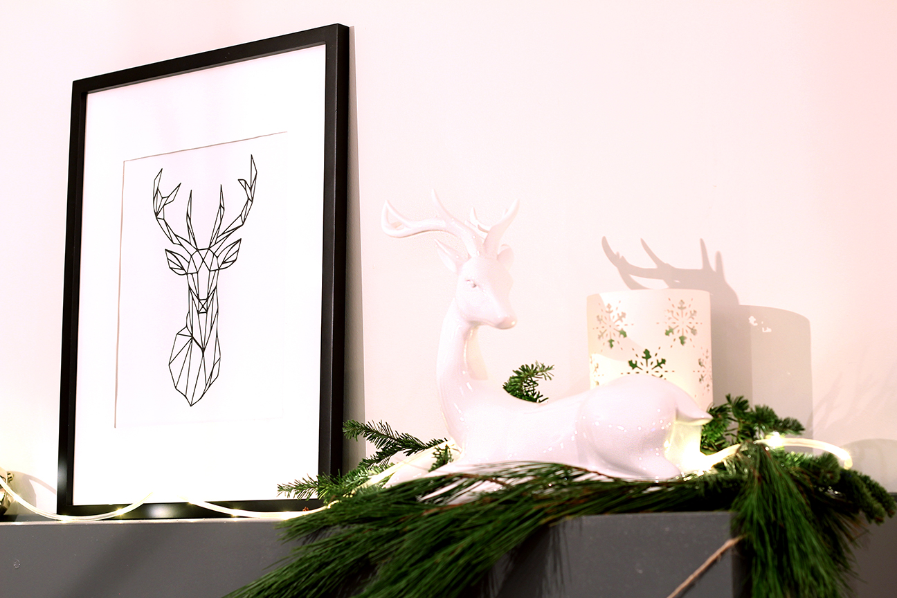 Dreamhouse Project Christmas home tour mantle decor & reindeer artwork 